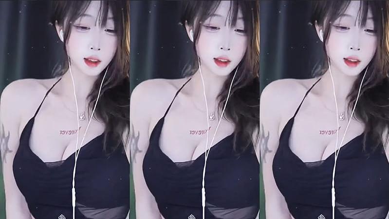 网易CC樱奈定制舞蹈视频流出：黑纱+豹纹+小短裙，三重暴击太敢了！(2023年1月2日2则)