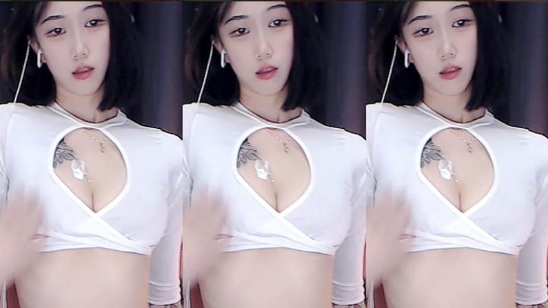 网易CC苏曼狐尾短裙定制热舞视频，制服诱惑+身材暴击太狠了(3分13秒)