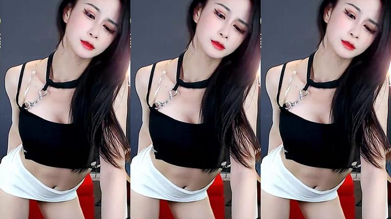 网易CC酥媚娘VIP定制白裙贴臀黑抹胸热舞视频，撑满全屏诱惑！[4V/868.2M]
