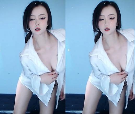 网易CC糖糖土豪定制福利热舞，白衬衫滑落到只剩丁字裤背影这谁受得了[1V/934M]
