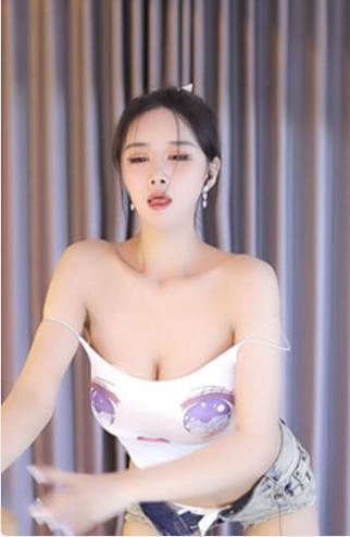 网易CC小恩雅付费群14分钟定制热舞：甜系女神的极限撩人挑战