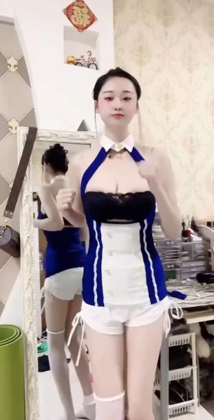 快手男王定制抖胸热舞曝光，制服诱惑+黑礼裙强势出击[3V/25 MB]