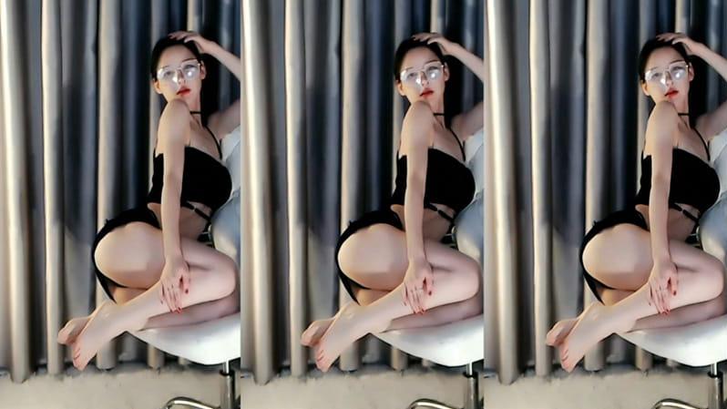 网易CC安扬学姐定制黑色制服椅子舞炸场，全程高能镜头让人血压飙升(1V/169.9M)
