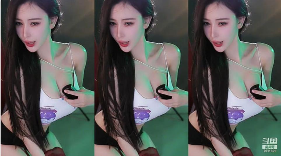 斗鱼小棉袄精油精油抖动热舞中的性感节奏感太顶了