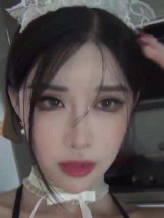 网易CC舞蹈主播小恩雅私人定制作品，直播间内的妩媚舞者