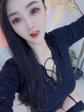 CC胡椒极限透明装微博视频，千元定制为何引热议？