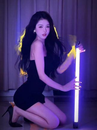 网易CC果果超哇塞呀土豪定制舞蹈，粉丝为何热捧她的作品？