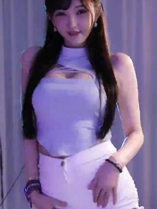 斗鱼一只萌七哟o加特林，探索萌七在斗鱼平台的加特林舞蹈