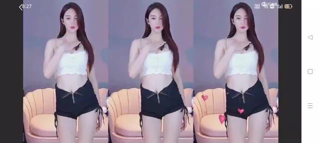 短腿微宁黑丝大长腿性感舞蹈视频，黑丝舞蹈视频为何爆红？