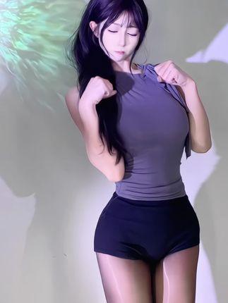 网易CC奶尤嘬手手舞蹈,可爱与性感的结合 网易CC奶尤嘬手手舞蹈,可爱与性感的结合