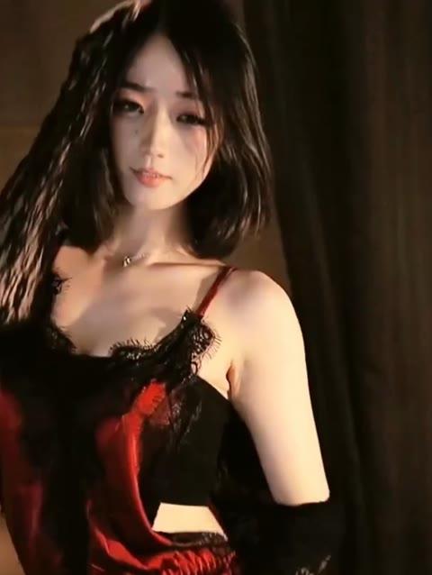 虎牙刘钞钞300元群定制舞蹈，值得入手吗？