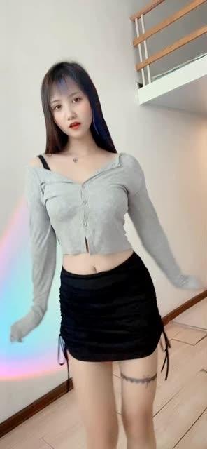 斗鱼糯米团子和饼干的区别，分析糯米团子吖与饼干主播的风格差异