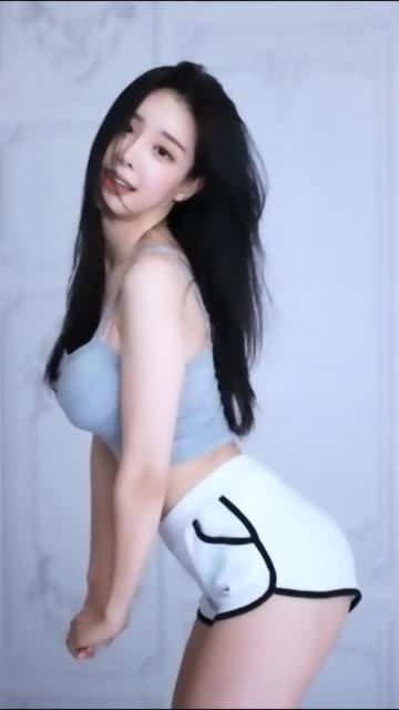 苏烟老师私人剧情定制视频，独特内容为何吸引粉丝？