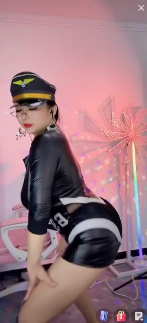 CC欣彤的舞蹈表现力突破常规的舞蹈艺术，欣彤舞蹈表现力的独特之处