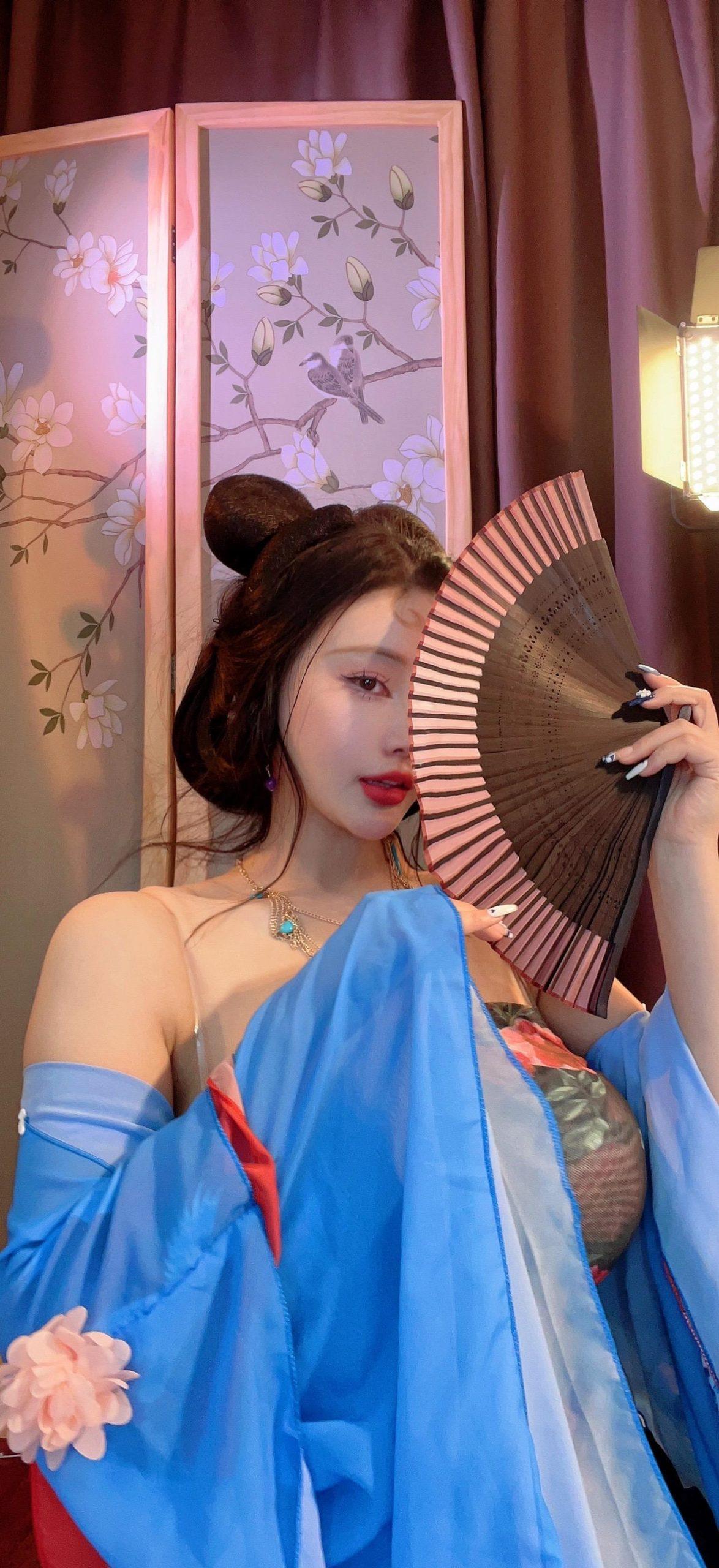 虎牙小海臀花岛主舞蹈合集，她的独特魅力与表演风采