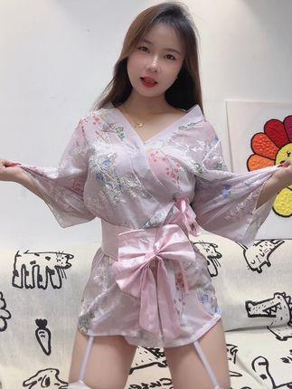 温柔苗现在在哪里直播？她的直播平台选择分析