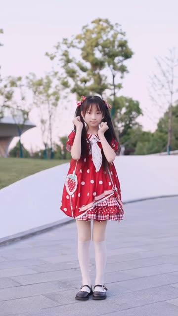 桃诗诗万元定制舞蹈的吸引力，为什么万元定制舞蹈视频如此受欢迎？