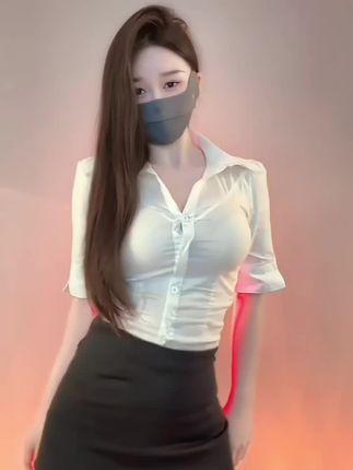 斗鱼何菱多少钱一夜,分析她在直播平台的收入情况 斗鱼何菱多少钱一夜,分析她在直播平台的收入情况