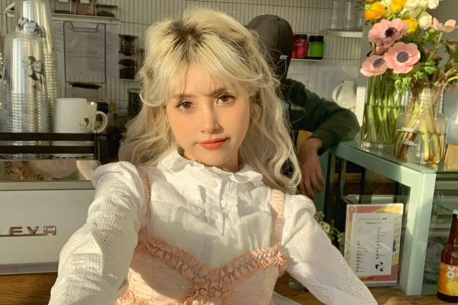 柳侑绮夏美酱cos不知火舞写真，露背毛衣才是经典之作