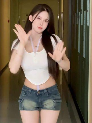 CC小微微至尊版内容全面回顾，她的至尊版视频是如何吸引观众的