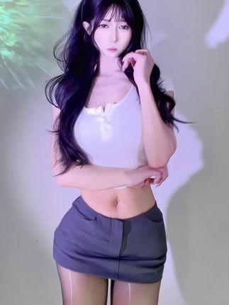 网易CC奶尤嘬手手舞蹈,可爱与性感的结合 网易CC奶尤嘬手手舞蹈,可爱与性感的结合