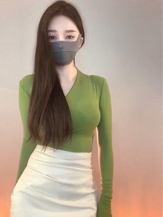 斗鱼主播何菱群有什么，加入她的群体，享受舞蹈资源与互动