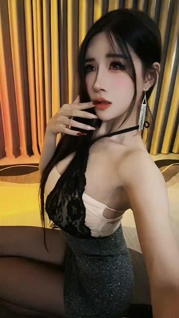 网易CC小恩雅万元定制舞蹈,看完之后全是汗 网易CC小恩雅万元定制舞蹈,看完之后全是汗