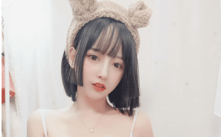 过期米线线喵六点半的月亮和白色吊带cos图片欣赏 过期米线线喵六点半的月亮和白色吊带cos图片欣赏