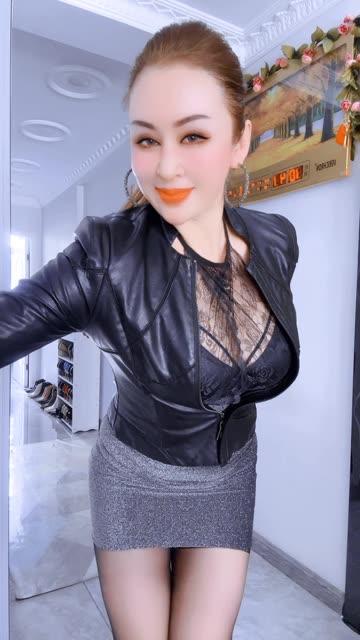 虎牙小海豚私人定制舞蹈揭秘，她的定制舞蹈有何特别