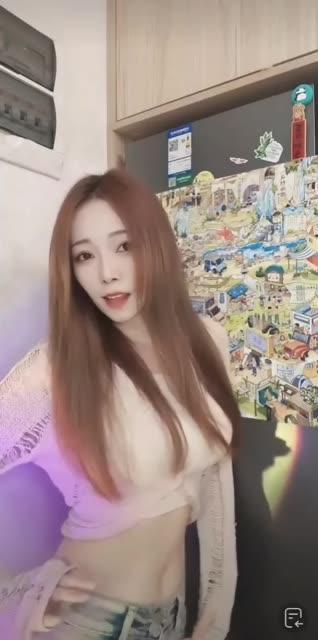 CC欣彤镜子舞蹈镜子舞蹈的魔力,欣彤镜子舞蹈背后的秘密 CC欣彤镜子舞蹈镜子舞蹈的魔力,欣彤镜子舞蹈背后的秘密