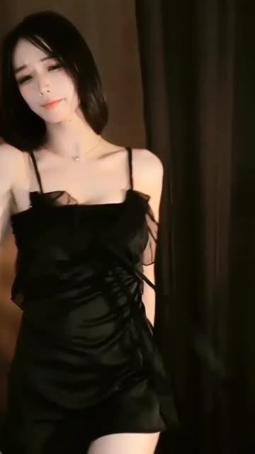 刘钞钞首次三点定制视频，独家内容引发热议