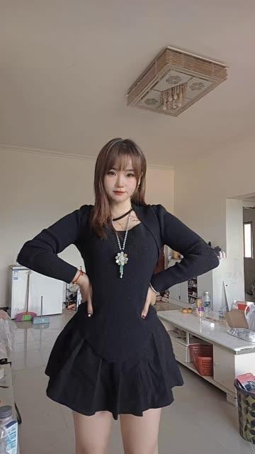 CC小微微至尊版舞蹈，她的舞蹈风格如何吸引粉丝的目光？