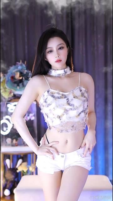 丸子超凶的至尊版舞蹈资源，如何找到她的专属定制舞蹈？