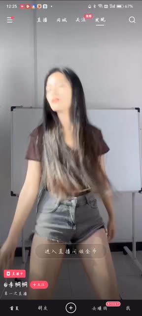 网易CC雪梨直播回放，她的直播中有哪些精彩时刻不可错过？