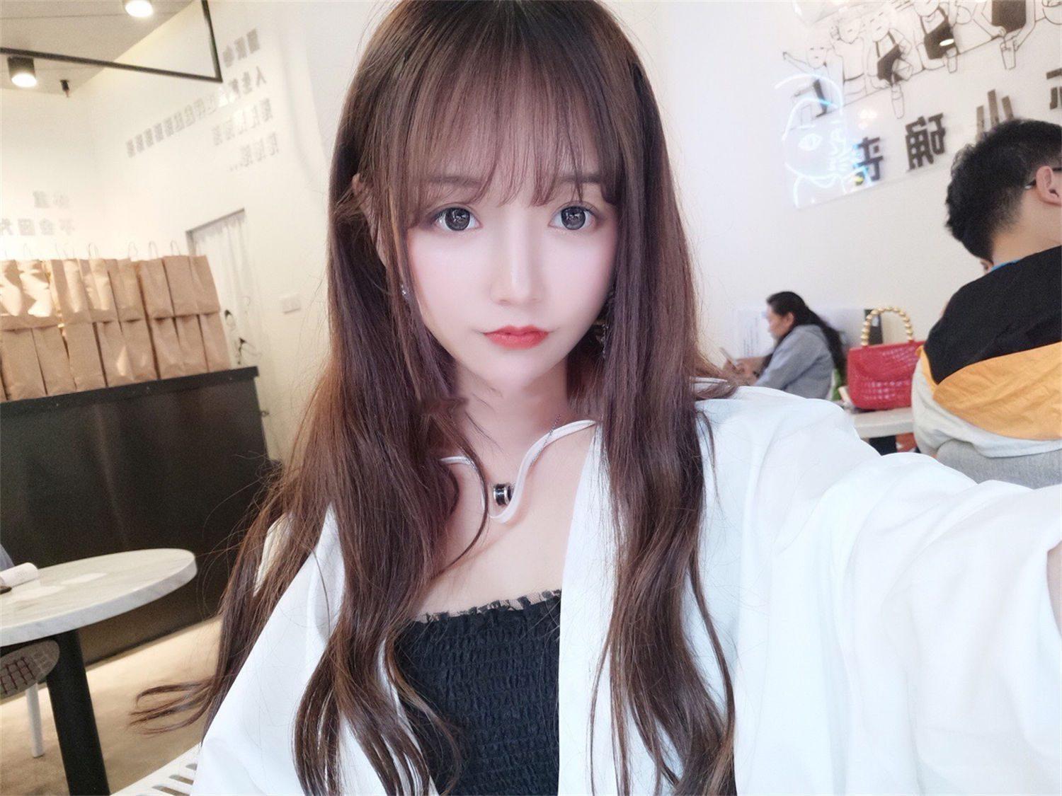 过期米线线喵优等生绝美图片，过期米线线喵没p过的日常素颜图包？