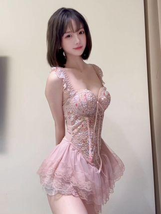 虎牙晴小兔的最新舞蹈表现，她如何用舞蹈表达情感与力量