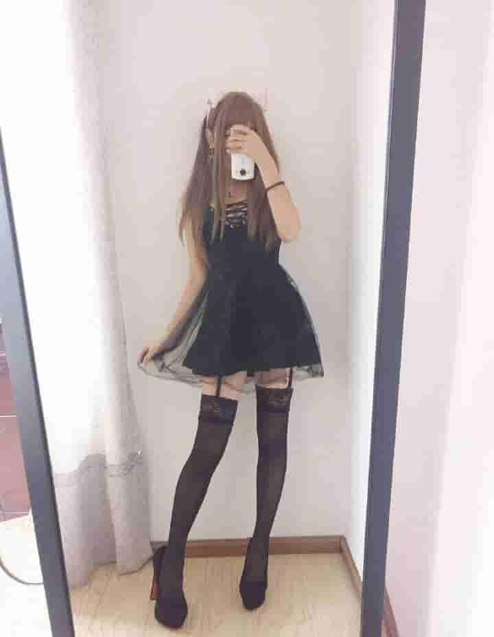 过期米线线喵优等生绝美图片，过期米线线喵没p过的日常素颜图包？