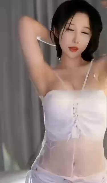 斗鱼张琪格舞蹈定制舞台演绎，欣赏张琪格在定制舞蹈中的精彩演绎