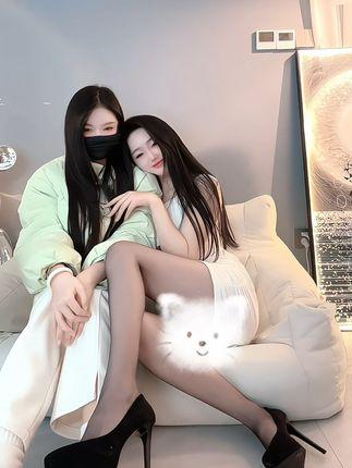 斗鱼何菱的舞蹈群，解锁她的舞蹈群内容，享受精彩表演