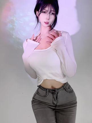 网易CC奶尤双视角秀玉足，从不同视角感受她的舞蹈美感