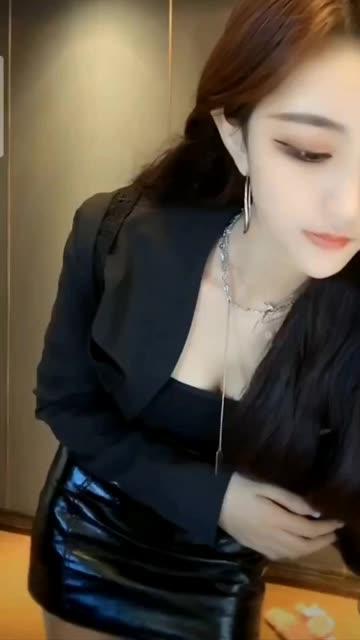 CC小燃燃巴黎世家舞蹈表演,从时尚到舞蹈的独特风格 CC小燃燃巴黎世家舞蹈表演,从时尚到舞蹈的独特风格