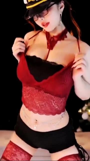 网易CC小恩雅万元定制舞蹈,看完之后全是汗 网易CC小恩雅万元定制舞蹈,看完之后全是汗