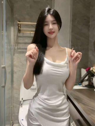 网易CC果果超哇塞呀邻家妹妹风格解析，甜咸双面角色的魅力