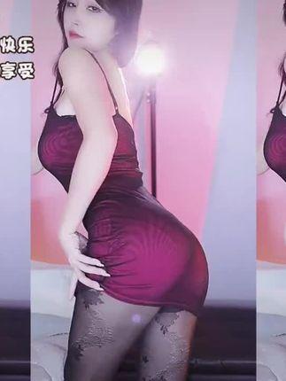 cc丸子超凶定制舞蹈合集，她的热舞为何如此特别？