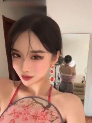 网易CC雅恩北北定制舞蹈视频，如何购买她的定制服务