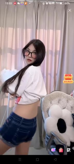 网易CC雪梨兔耳朵舞蹈演绎，细看她独特的舞台表演风格