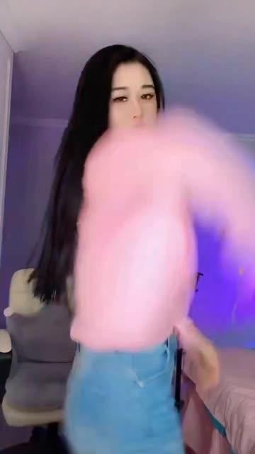 CC小燃燃摩托摇舞蹈,动感十足的热舞全解析 CC小燃燃摩托摇舞蹈,动感十足的热舞全解析