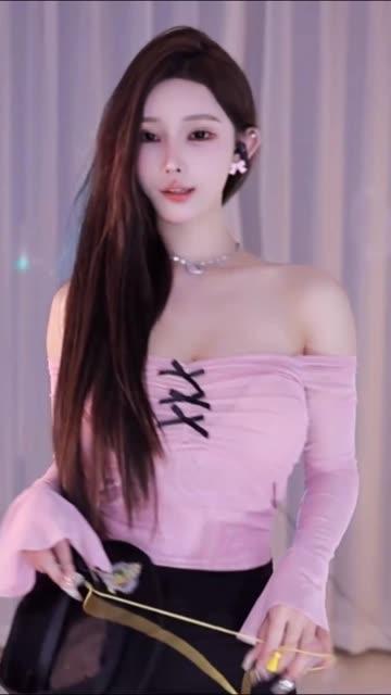 网易CC深田老师直播整活,刺激热舞让人欲罢不能 网易CC深田老师直播整活,刺激热舞让人欲罢不能