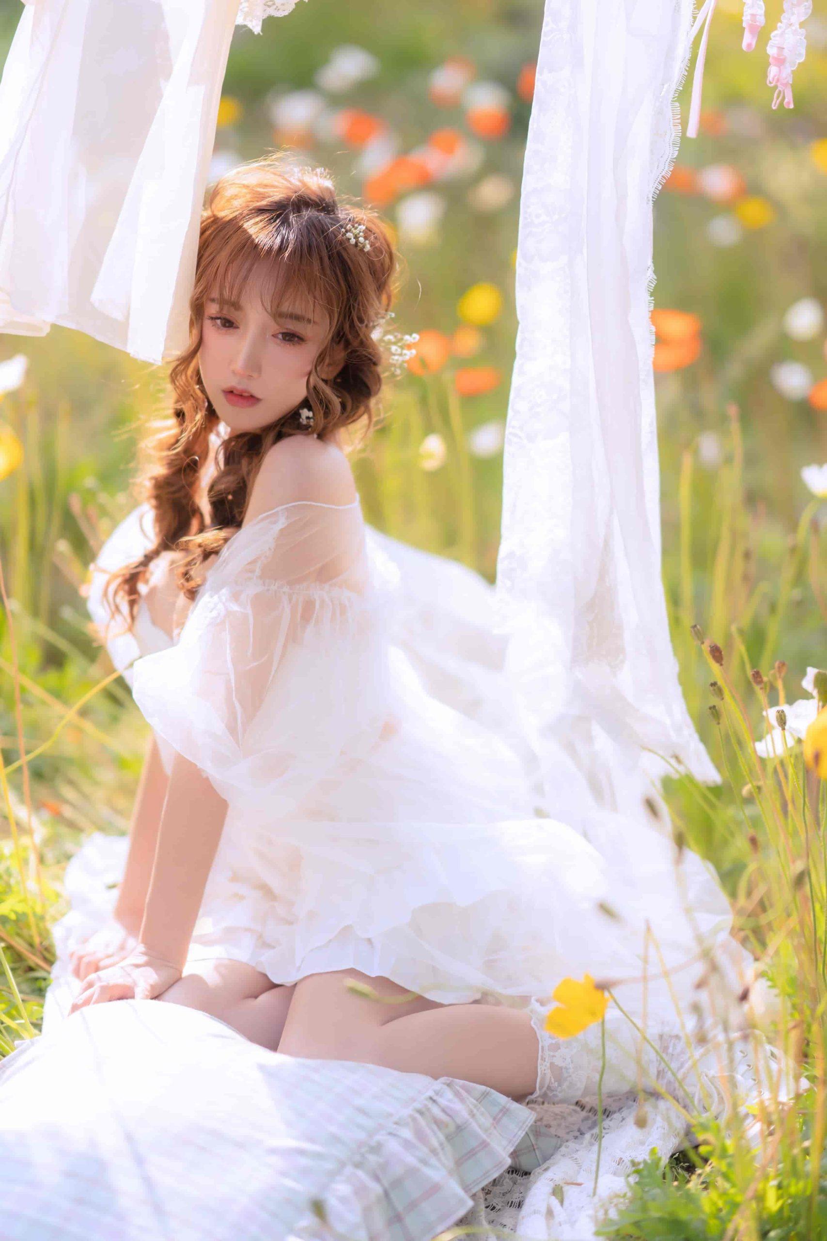 过期米线线喵sama新原版无水印写真，西装里的绑带套图在线