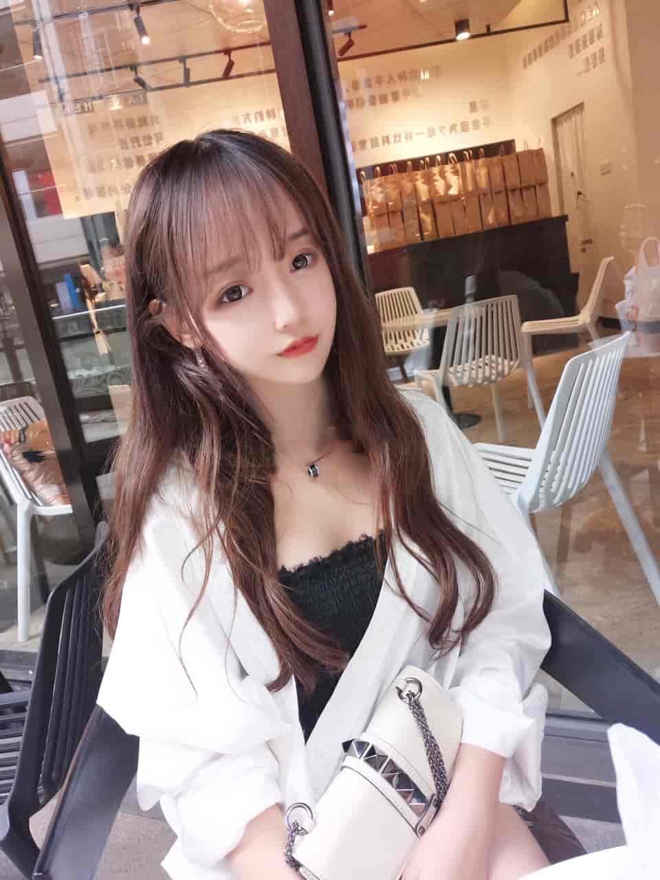 过期米线线喵sama新原版无水印写真，西装里的绑带套图在线